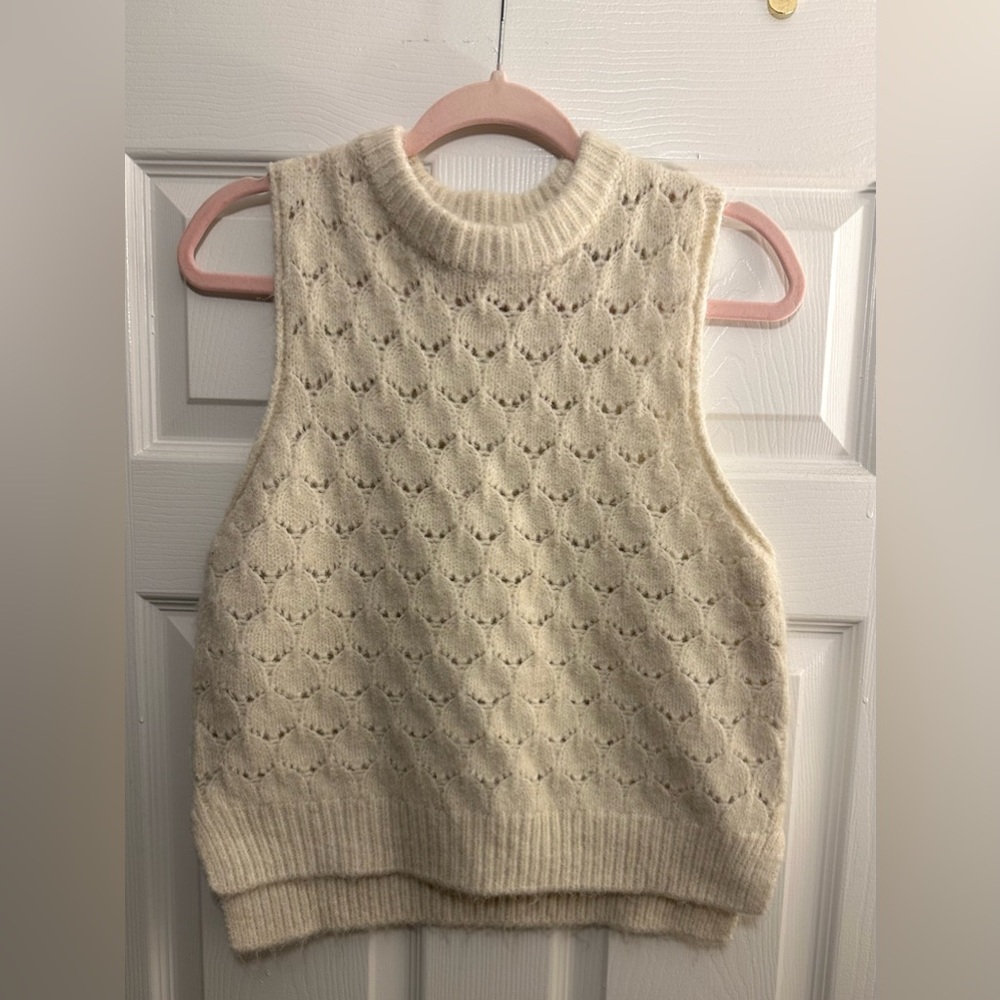 Universal Threads Beige Knit Sleeveless Sweater